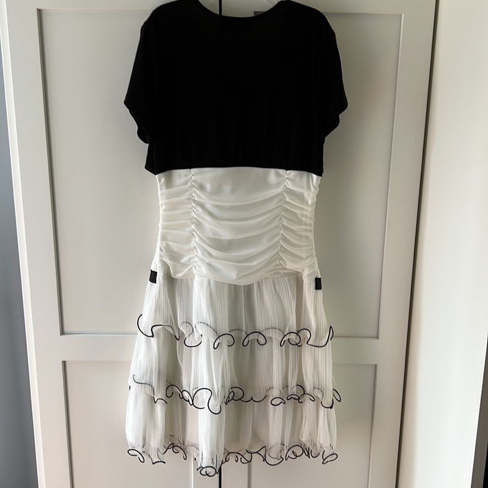 Black and white Dress with faux cardigan by BCX size 16 - Picture 4 of 8